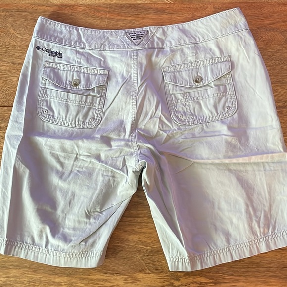 Columbia Women’s PFG Shorts 12/10L - Picture 2 of 5
